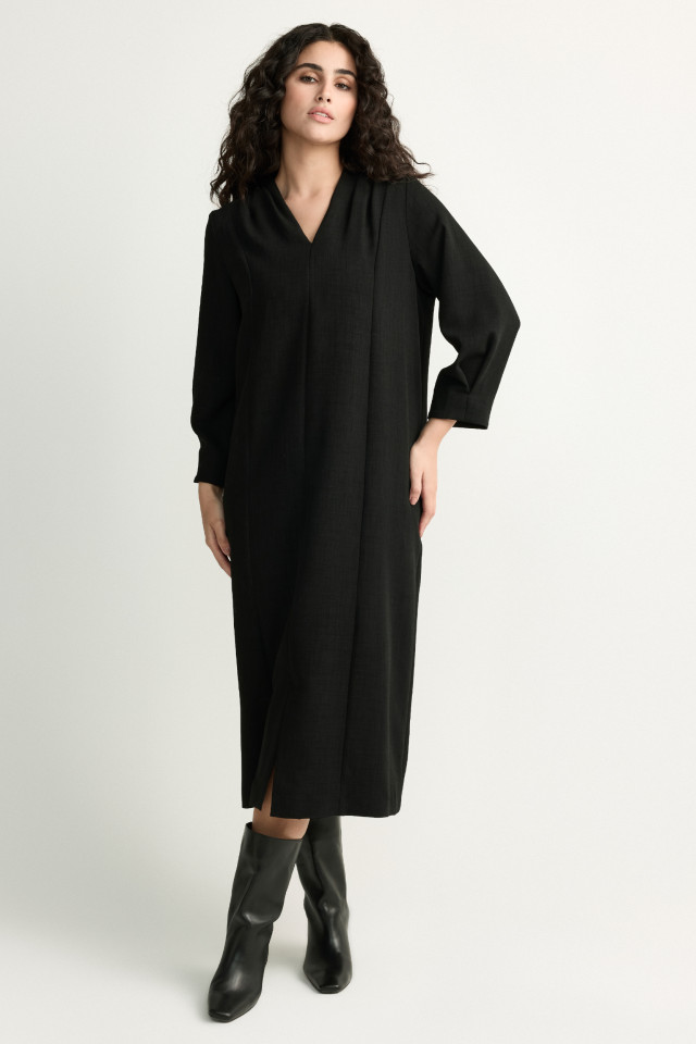 Lookbook: Leather ankle boots + Long dress in crepe fabric