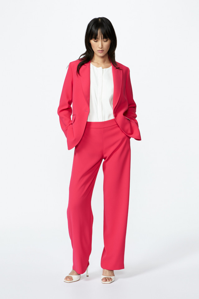Lookbook: Blazer muni d’un subtil ourlet arrondi + Pantalon souple