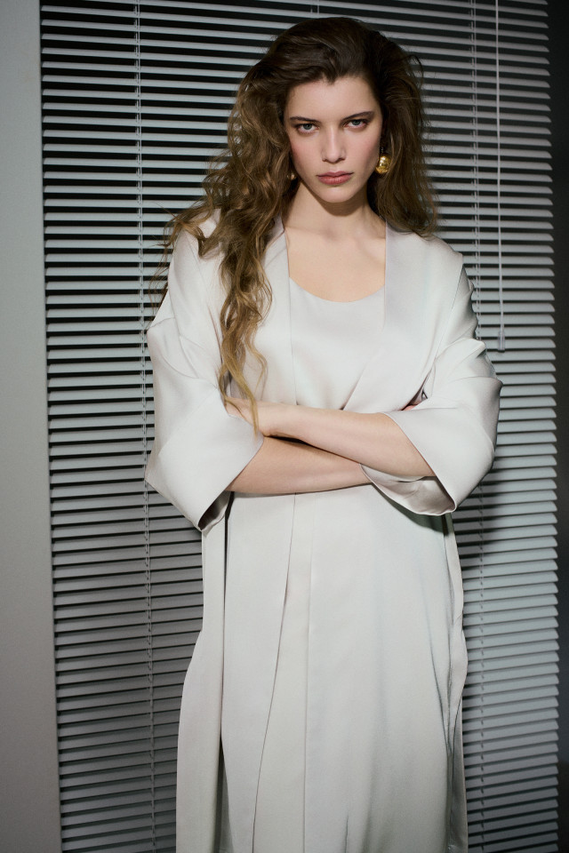 Lookbook: Kimono en tissu brillant + Jupe crayon en tissu brillant + Haut sans manches en tissu brillant