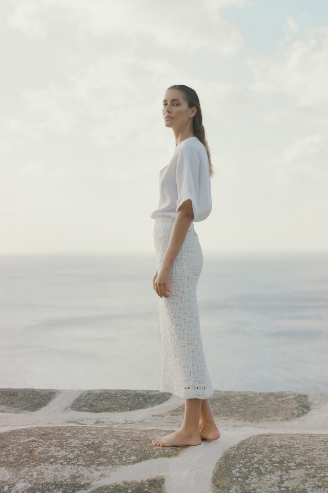 Lookbook: Blouse in a summery linen + Macramé pencil skirt