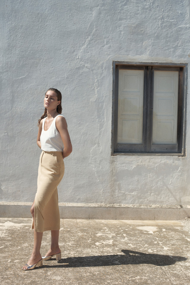 Lookbook: Jupe crayon à l’aspect lin + Haut sans manches à encolure ronde