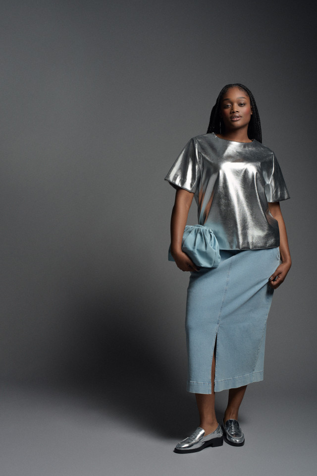 Lookbook: Soepele jeansrok + Faux leather top + Cloud bag clutch + Geklede loafer