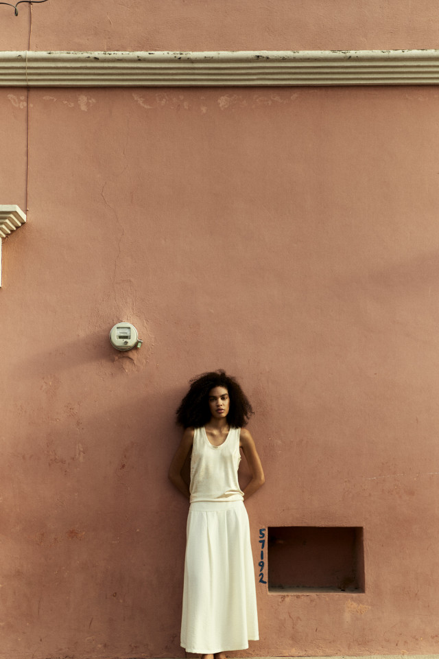 Lookbook: Mouwloze coated top + Xandres slippers + Vloeiende maxirok