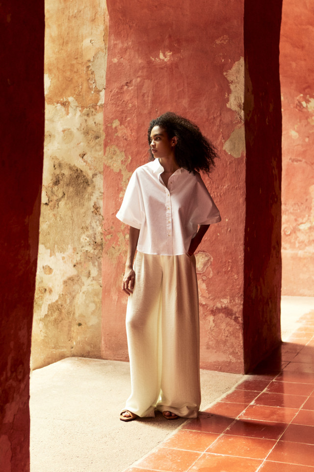 Lookbook: Organic cotton blouse + Xandres sandals + Pleated wide-leg trousers
