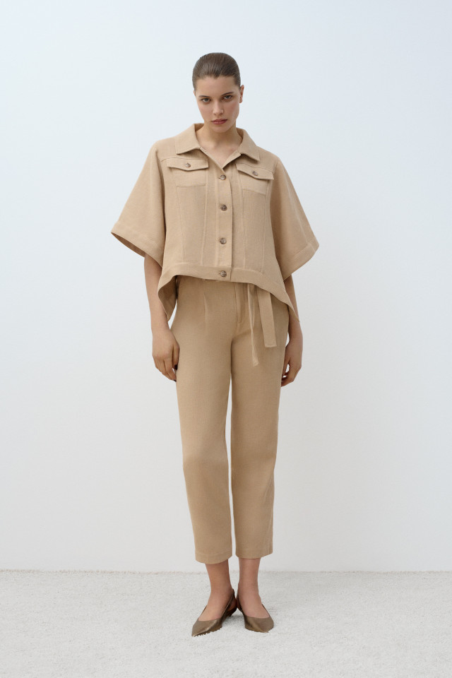 Lookbook: Cape met jeansjas look + Carotte broek met linnenlook + Slingback met kitten heel
