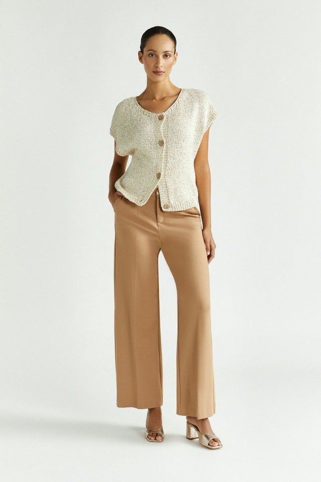 Lookbook: Pantalon extensible à jambes larges + Débardeur à boutons