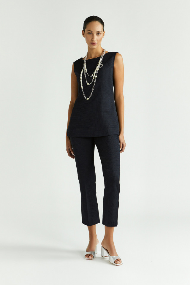 Lookbook: Broek met smalle pijpen + Mouwloze blouse + Feestelijke hakken + Watervalketting met parels