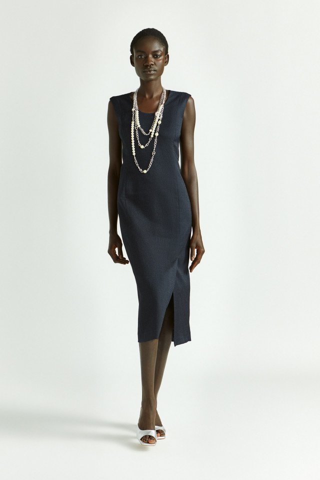 Lookbook: Gecentreerde mouwloze jurk + Feestelijke hakken + Watervalketting met parels