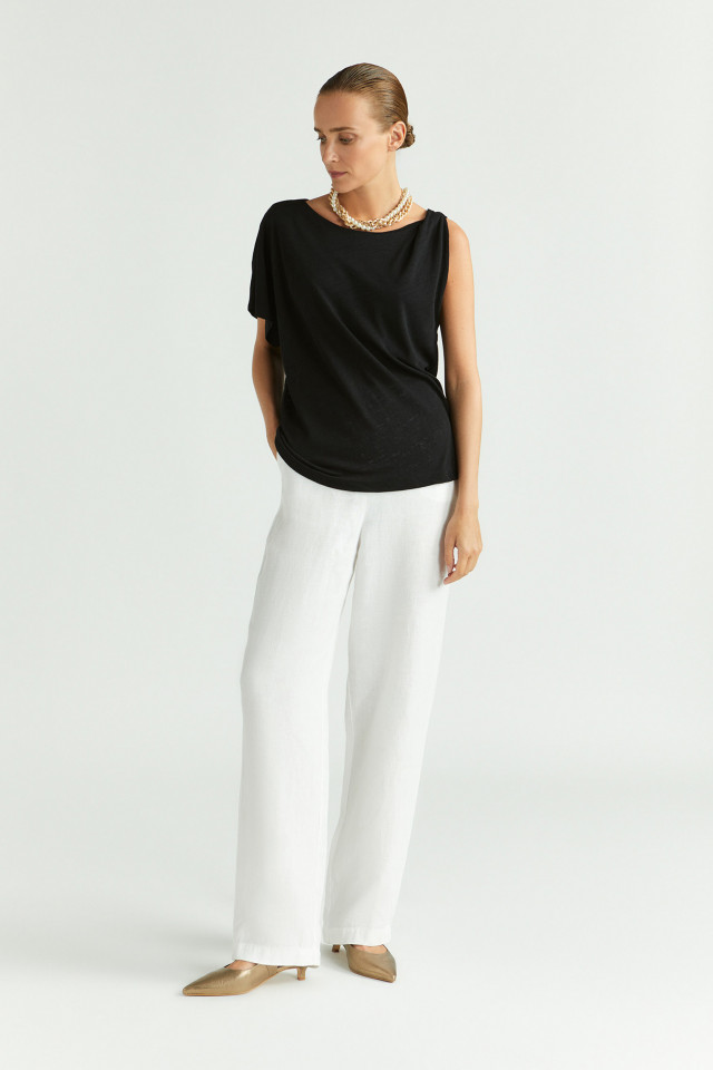 Lookbook: Linnen broek met rechte pijpen + Asymmetrisch T-shirt + Slingback met kitten heel + Korte schakelketting