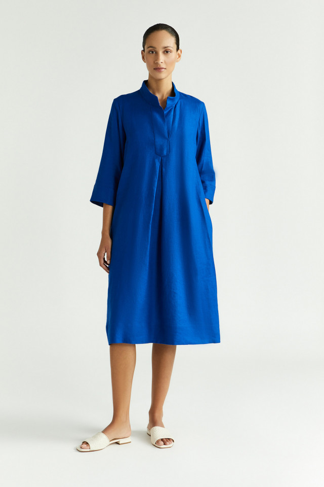 Lookbook: Robe mi-longue en lin + Mules en cuir