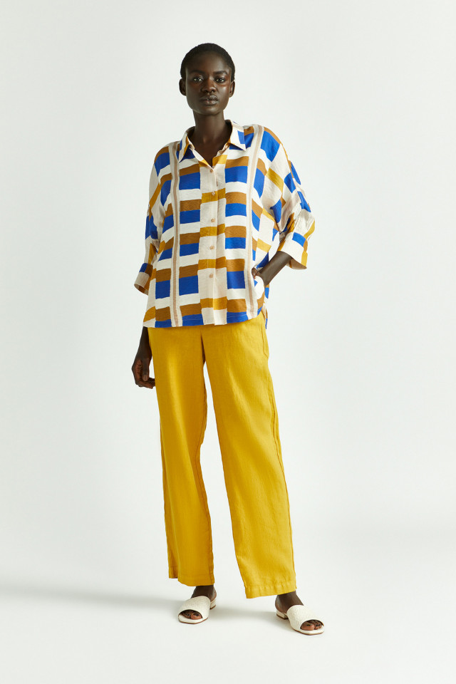 Lookbook: Pantalon en lin à jambes droites + Blouse à motif aquarelle + Mules en cuir