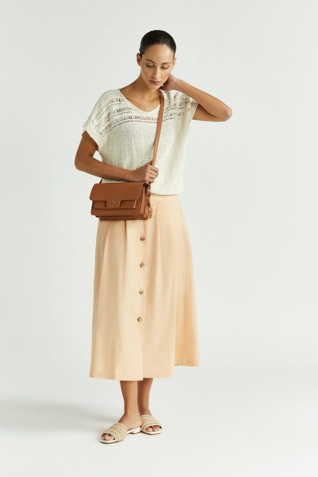 Lookbook: Jupe boutonnée en coton biologique + Pull en maille ajourée + Sac à bandoulière classique + Mules d’été