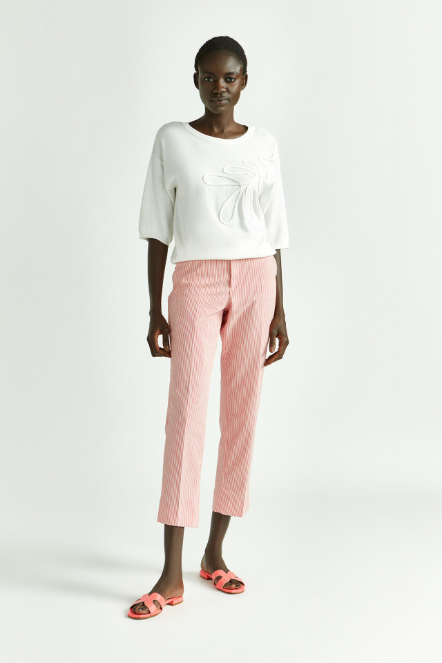 Lookbook: Smalle gestreepte broek + Pull met borduur + Xandres slippers