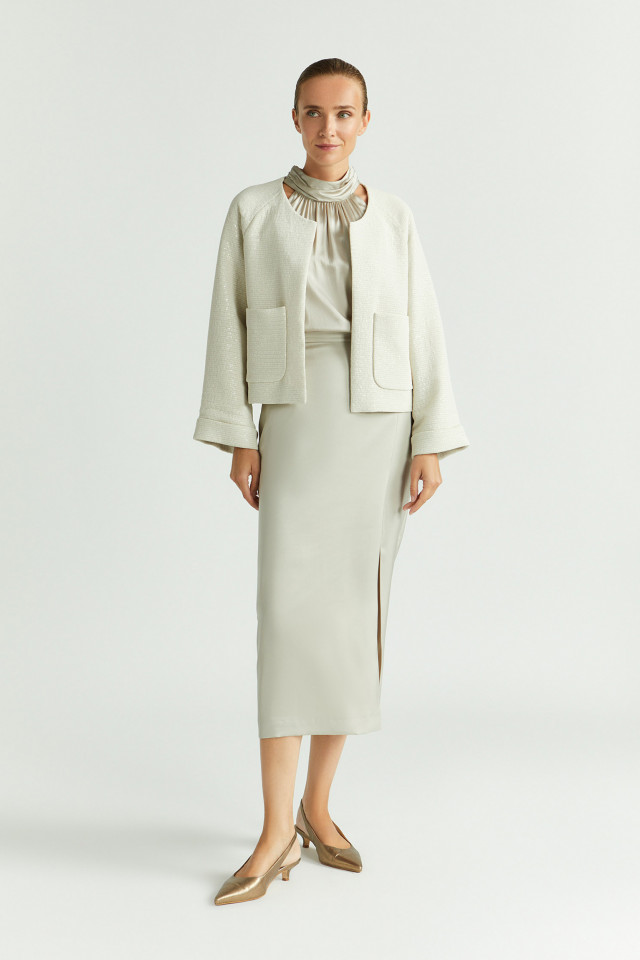 Lookbook: Haltertop van glanzende stof + Kokerrok van glanzende stof + Kort jasje met pailletten + Slingback met kitten heel