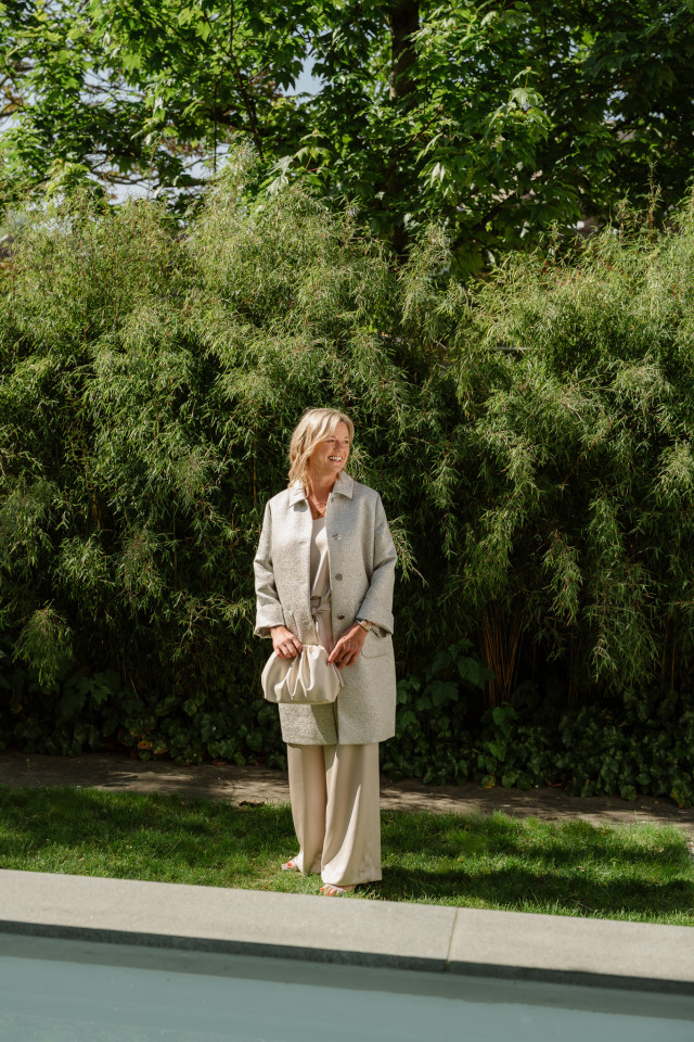 Lookbook: Blouse in shiny fabric + Sleeveless top in shiny fabric + Trousers in shiny fabric + Silver coat with buttons + Cloud clutch bag + Block heel sandals