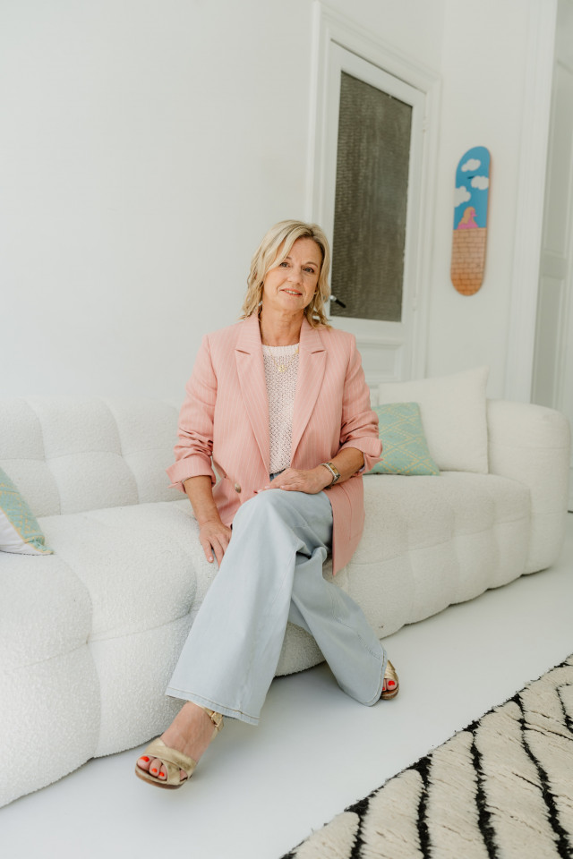 Lookbook: Blazer met pinstripe in lurex + Tweekleurige pull met structuur + Zomerse flared jeansbroek