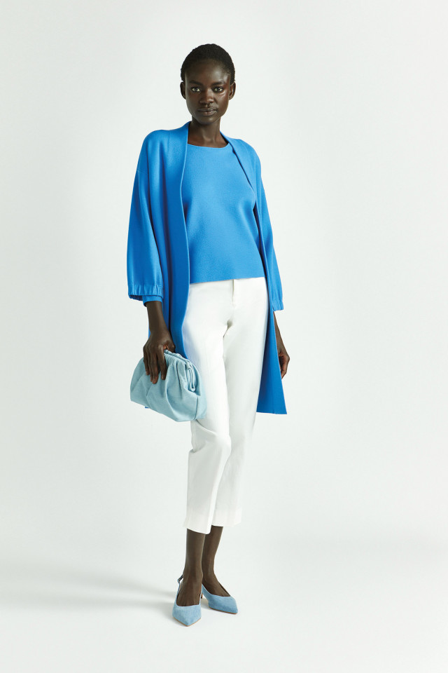 Lookbook: Katoenen broek met smalle pijpen + Trui met boothals + Lange gilet zonder sluiting + Cloud bag clutch + Slingback met kitten heel