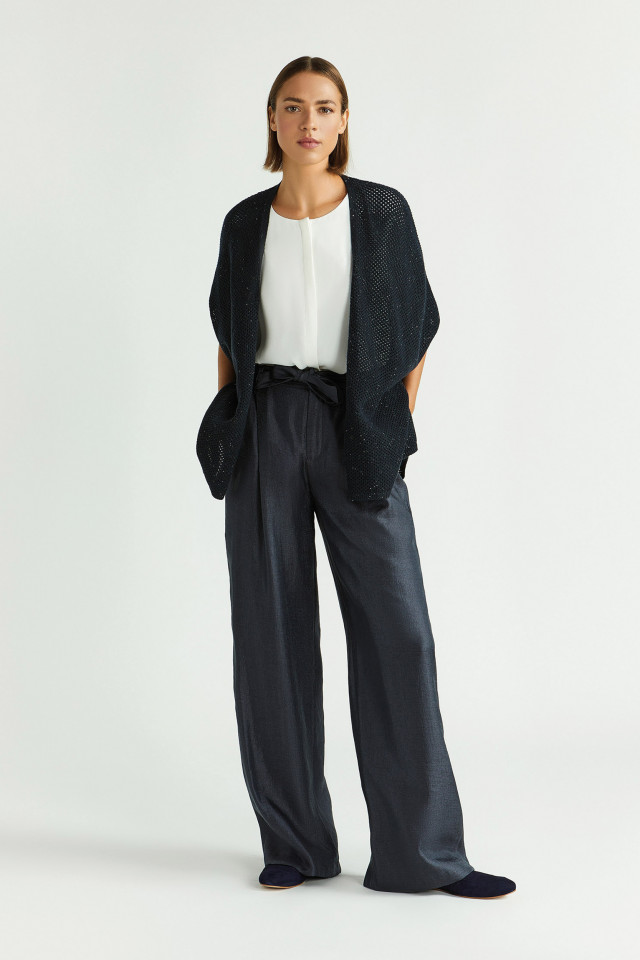 Lookbook: Glanzende bandplooibroek + Gilet met ajoursteek + Stijlvolle loafers