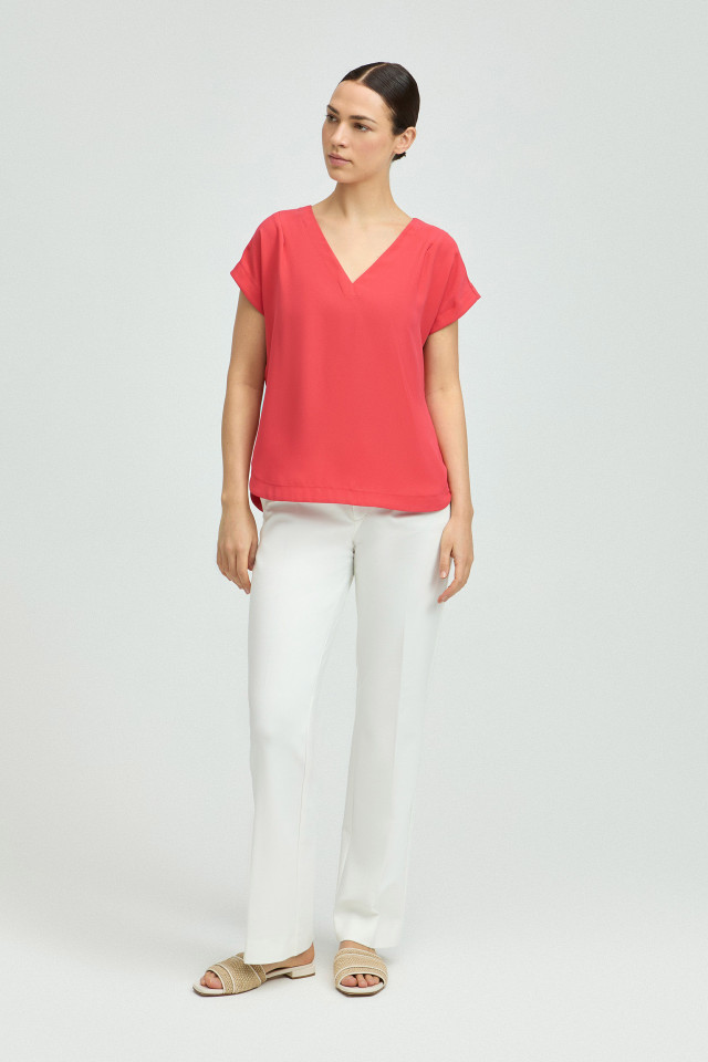 Lookbook: Pantalon extensible à jambes étroites + Blouse sans manches à encolure en V + Mules d’été