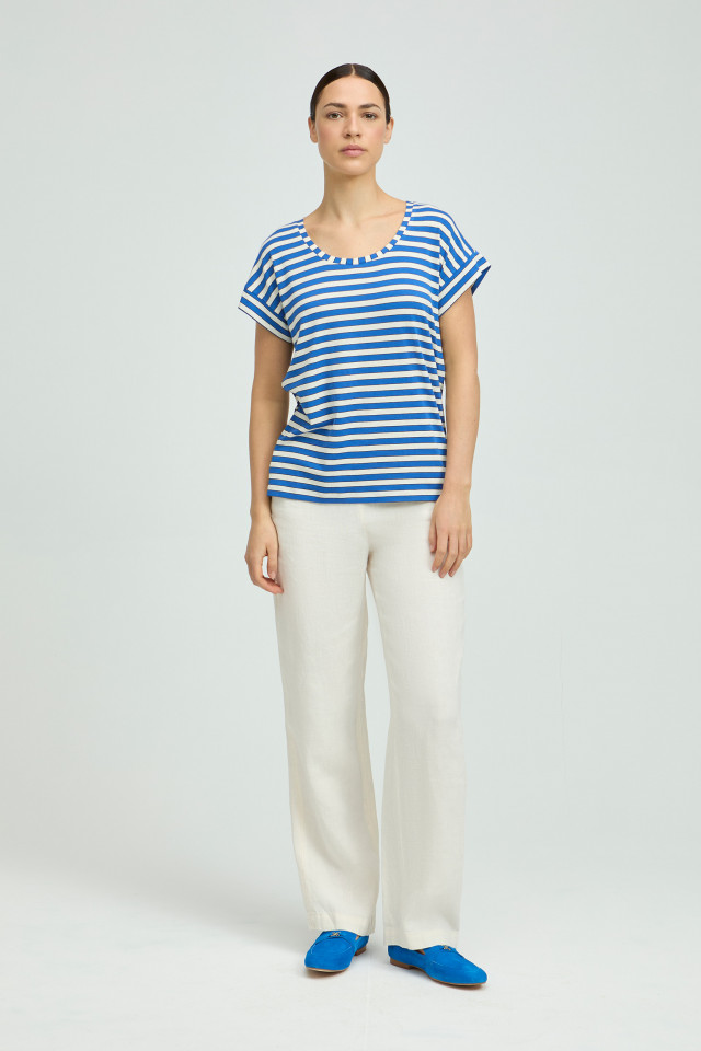 Lookbook: Pantalon en lin à jambes droites + T-shirt à rayures + Mocassins élégants