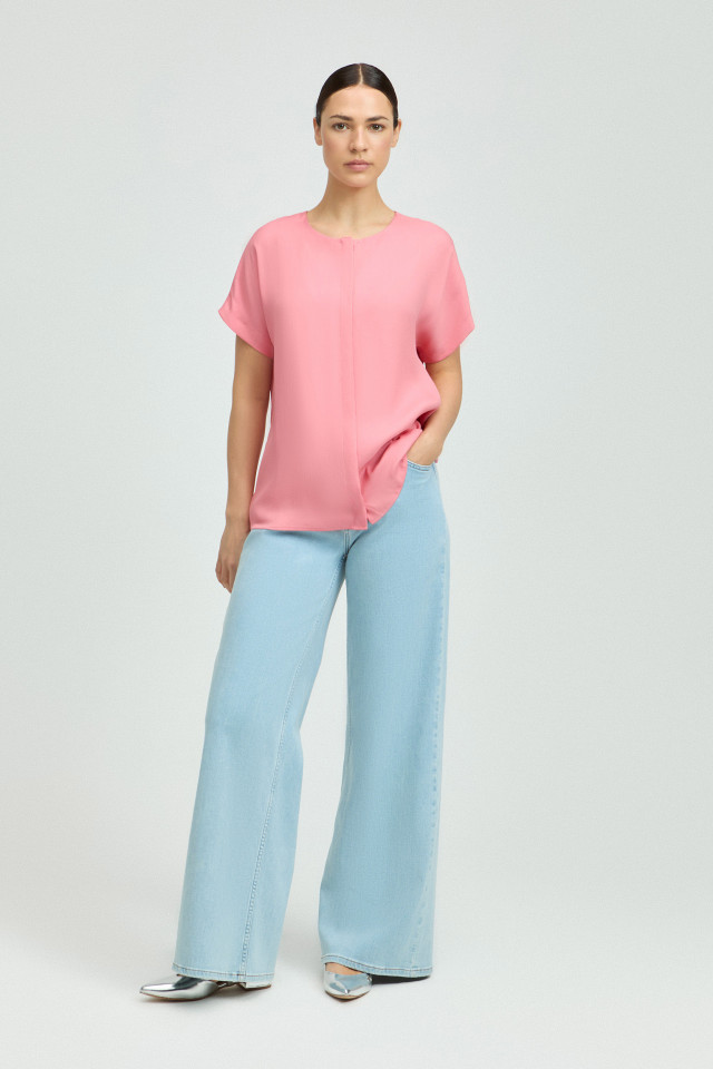 Lookbook: Bluse mit verdecktem Verschluss + Sommerliche Jeansschlaghose + Elegante Slingbackschuhe