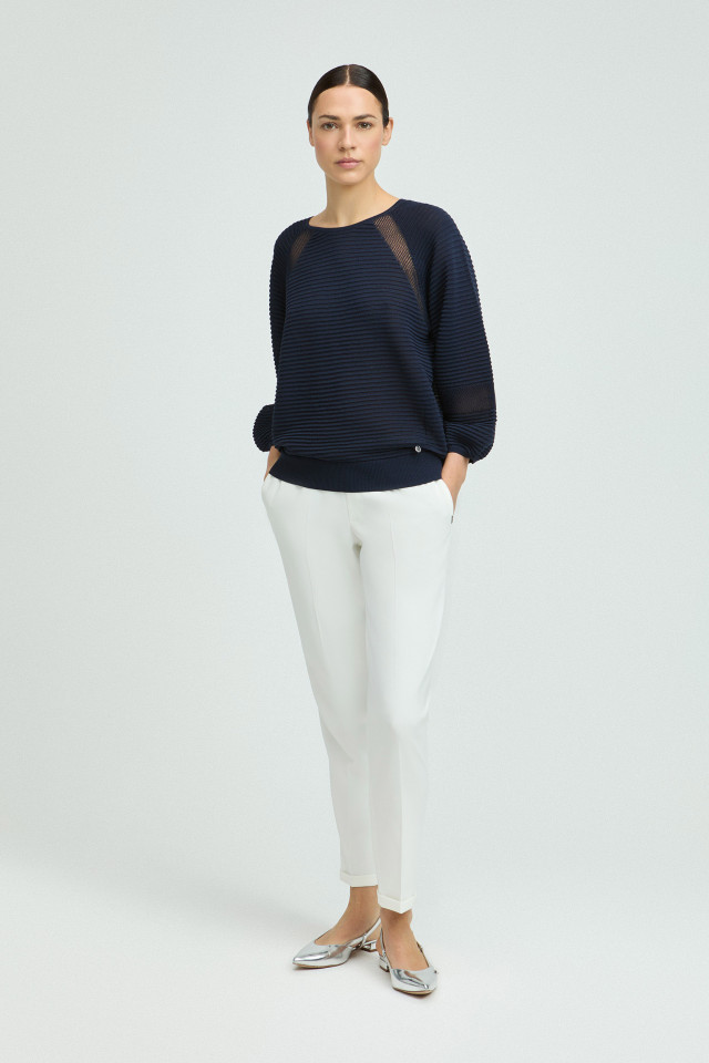 Lookbook: Pull en viscose fine + Slingbacks élégantes + Pantalon blanc habillé