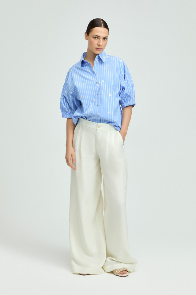 Lookbook: Blouse avec sequins + Mules d’été + Pantalon à jambes larges arborant un pli marqué