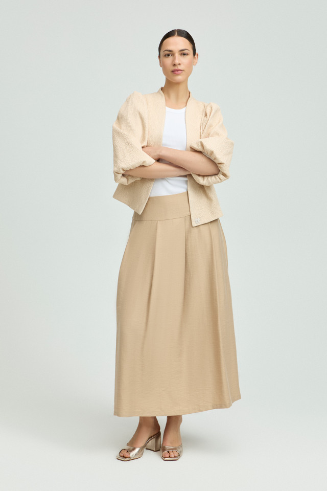Lookbook: Veste courte en jacquard + Débardeur côtelé + Chaussures à talon festives + Jupe longue fluide