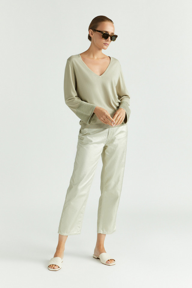 Lookbook: Pull d’été en soie et en lurex + Jean enduit + Mules en cuir + Lunettes de soleil recyclables