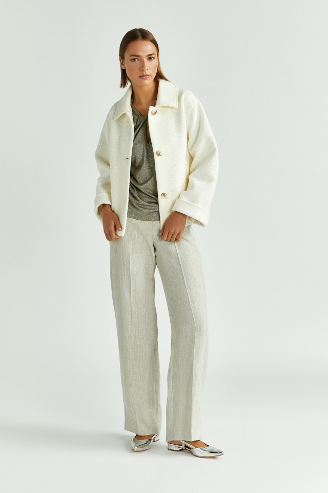 Lookbook: T-shirt met lurex + Kort jasje met knopen + Broek met pinstripe in lurex + Elegante slingback