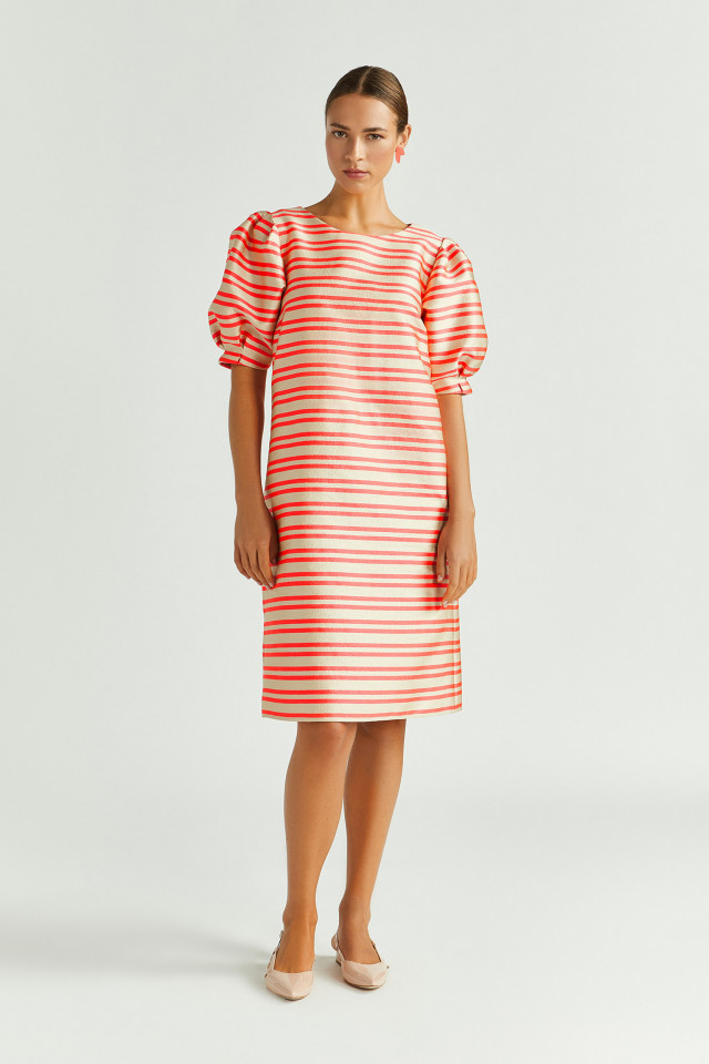 Lookbook: Jurk in tafta met ballonmouw + Elegante slingback + Elegante oorbellen