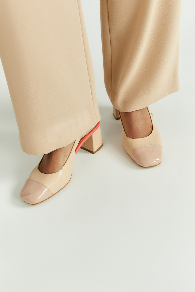 Dreifarbige Slingbackschuhe