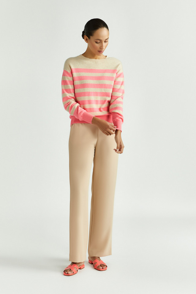 Lookbook: Pull rayé en cachemire + Écharpe rayée en cachemire + Pantalon en polyester recyclé + Mules Xandres