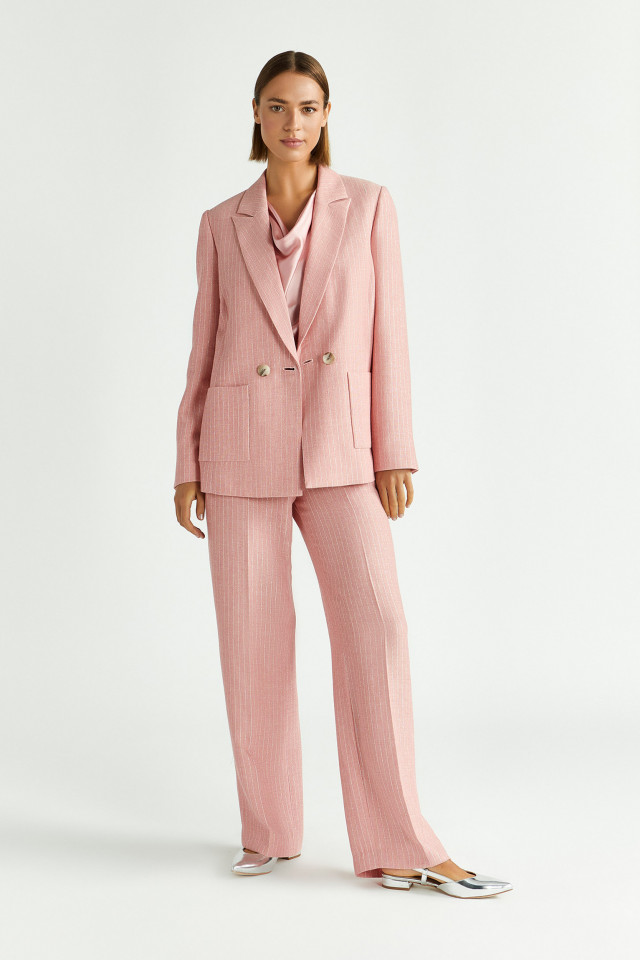 Lookbook: Blazer avec motif trait de craie en lurex + Blouse soyeuse + Pantalon avec motif trait de craie en lurex + Slingbacks élégantes