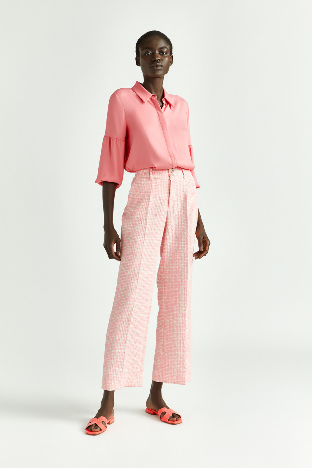 Lookbook: Seersucker broek met structuur + Blouse met mouwdetail + Xandres slippers