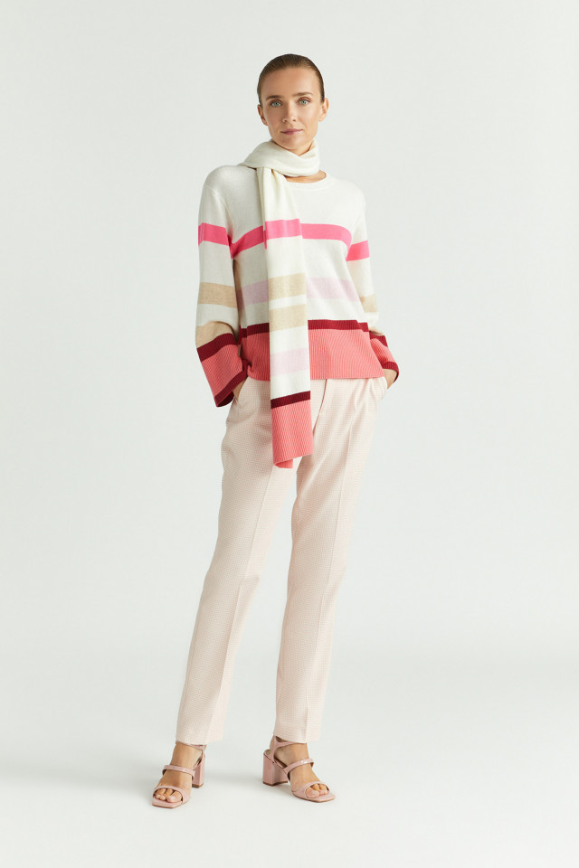 Lookbook: Broek met vichyruiten + Gestreepte pull van zomerse wolmix + Sjaal met strepen in wolmix + Sandalen met blokhak