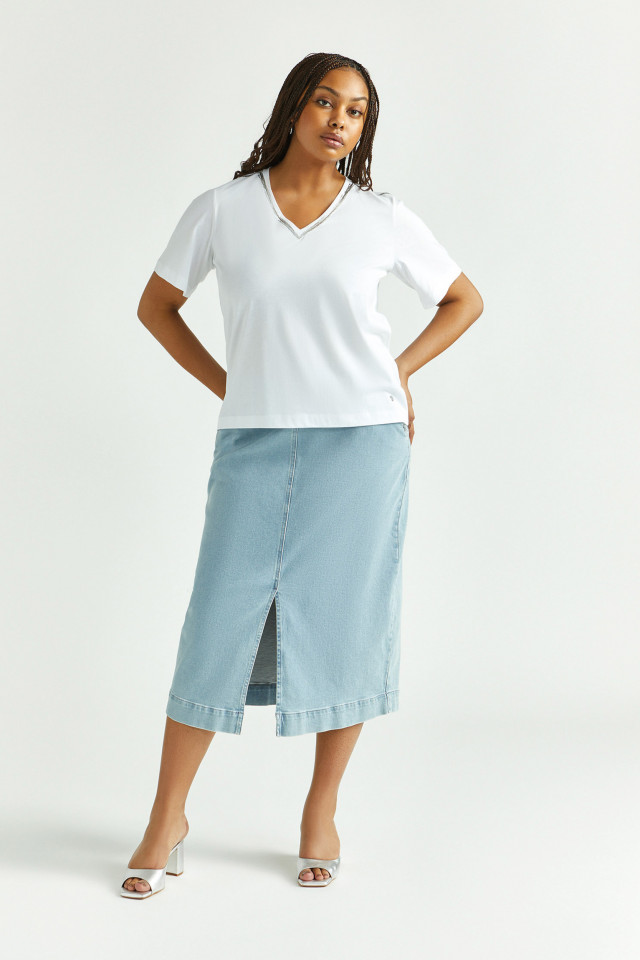 Lookbook: T-shirt met zilveren detail + Soepele jeansrok + Feestelijke hakken