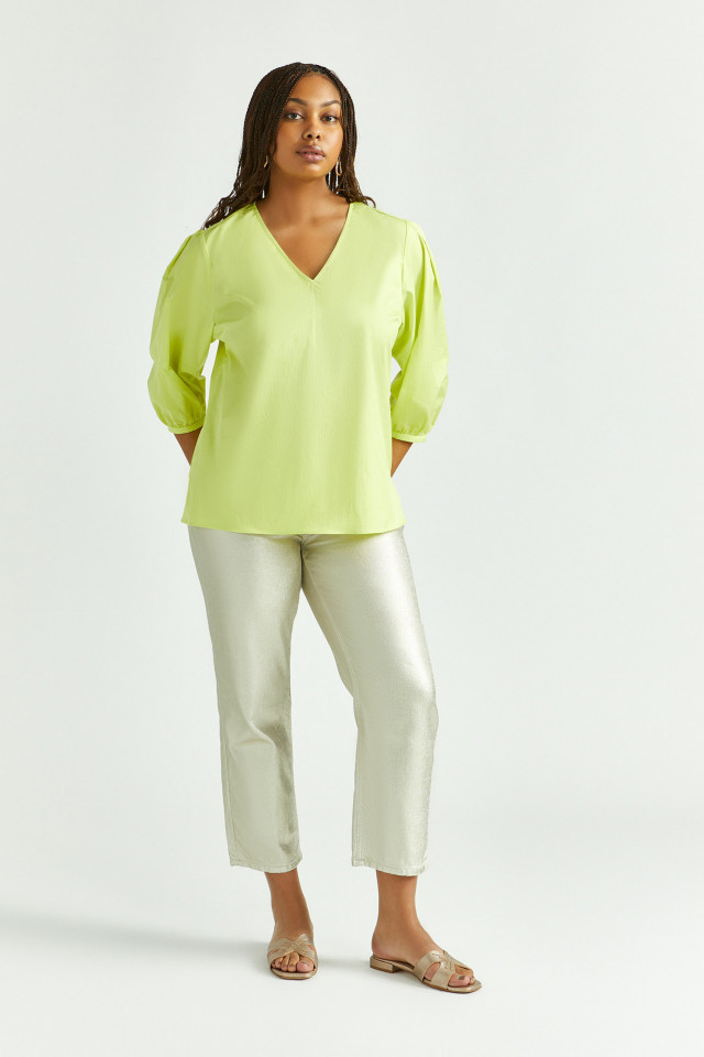 Lookbook: Blouse à manches bouffantes + Jean enduit + Mules Xandres + Boucles d'oreilles plaquées or de forme organique