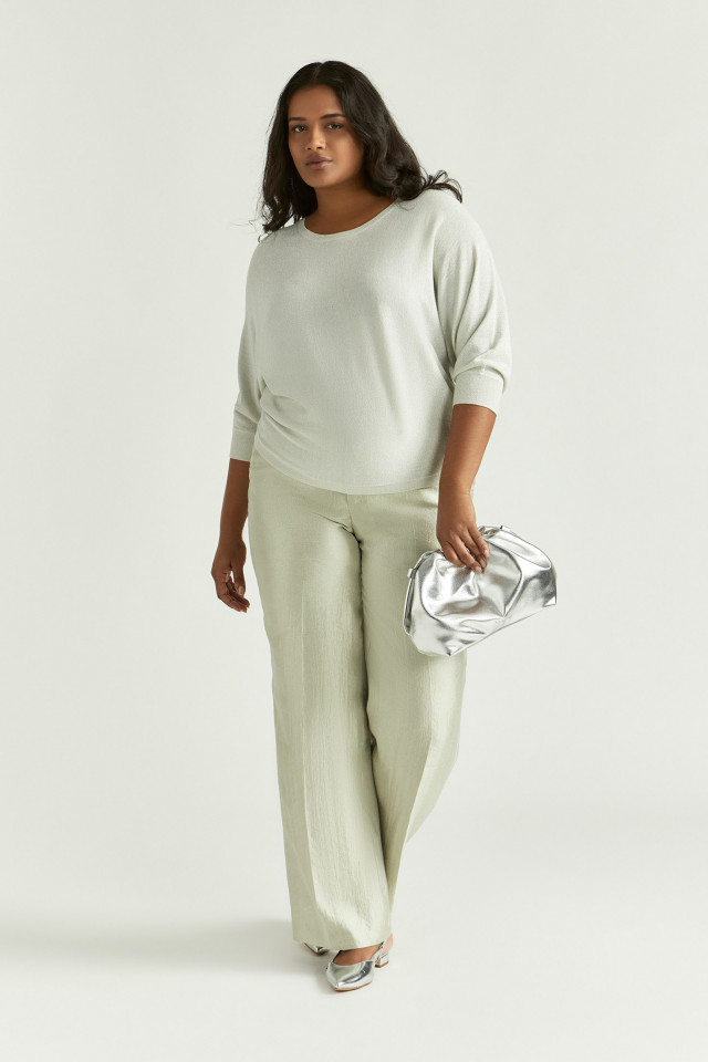 Lookbook: Soepelvallende lurex pull + Cloud bag clutch + Elegante slingback + Glanzende broek met wijde pijpen