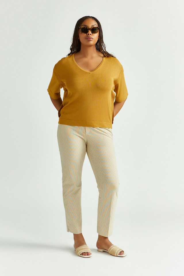 Lookbook: Layered jumper with short sleeves + Summer sandals + Recyclable sunglasses + Striped summer trousers