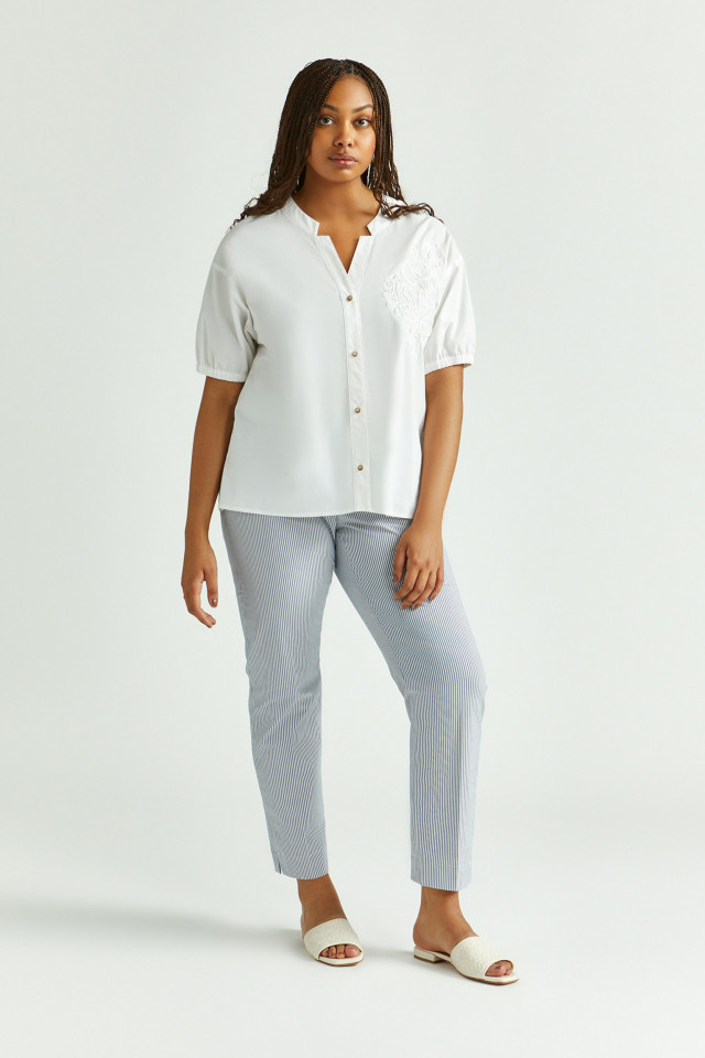 Lookbook: Blouse met borduur + Lederen slipper + Gestreepte zomerbroek