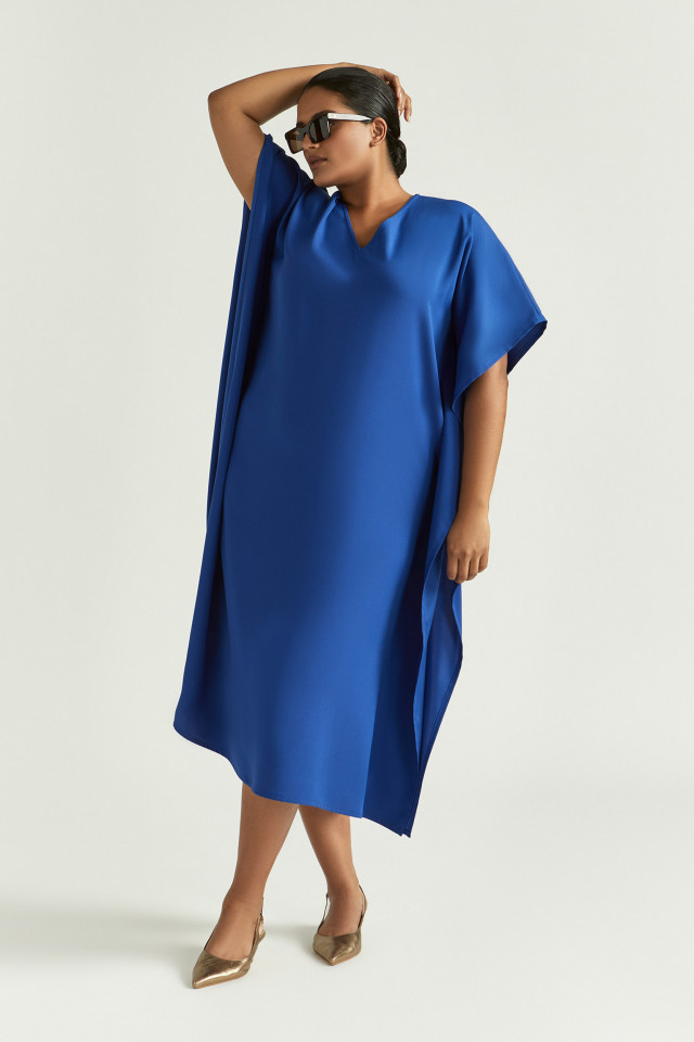 Lookbook: Slingback met kitten heel + Recycleerbare zonnebril + Kaftanjurk met V-hals