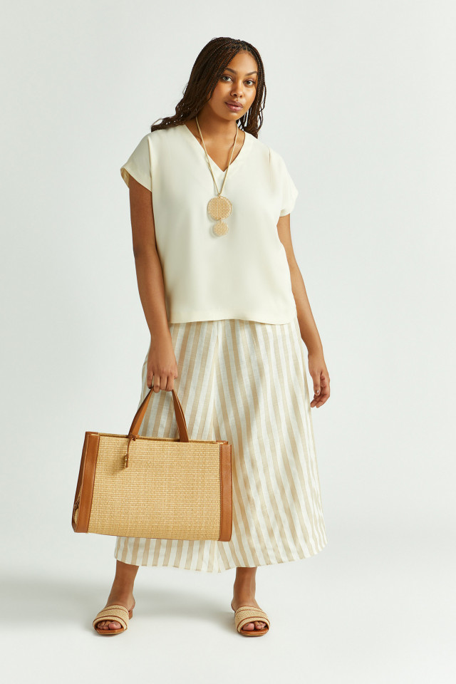 Lookbook: Striped A-line skirt + Sleeveless blouse with V-neck + Stylish handbag with raffia + Summer sandals + Necklace with an eye-catching pendant