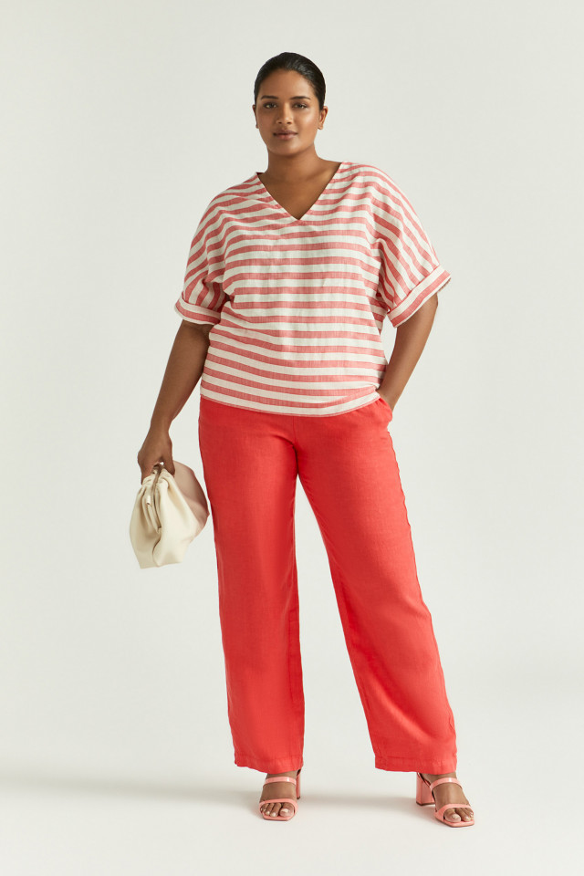 Lookbook: Blouse rayée à encolure en V + Pochette nuage + Sandales à talon carré + Pantalon en lin à jambes droites