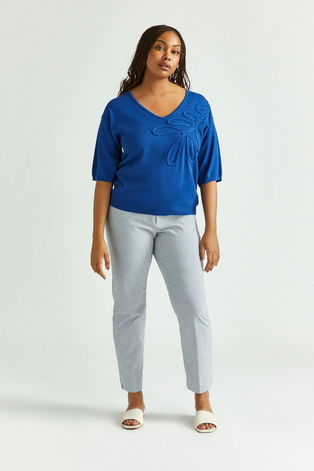 Lookbook: Pull van organisch katoen + Lederen slipper + Gestreepte zomerbroek