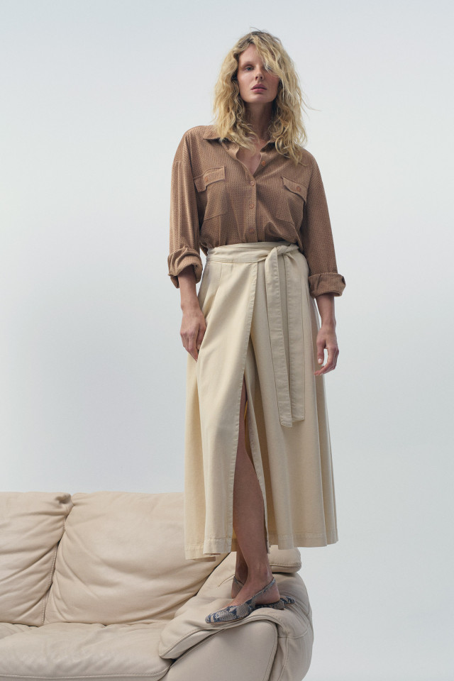 Lookbook: Hemd in faux suède + Casual wikkelrok met binder + Slingback ballerina