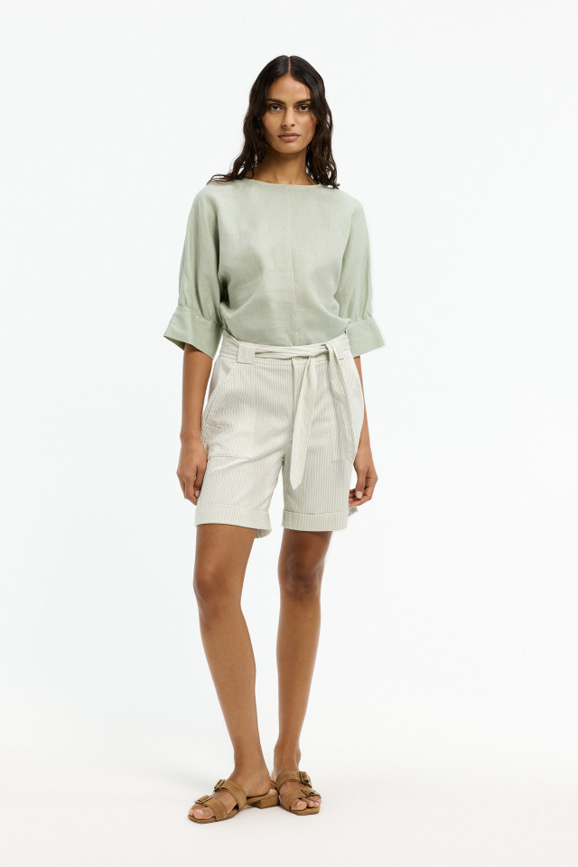 Lookbook: Sommerliche Leinenbluse + Stilvolle Slippers