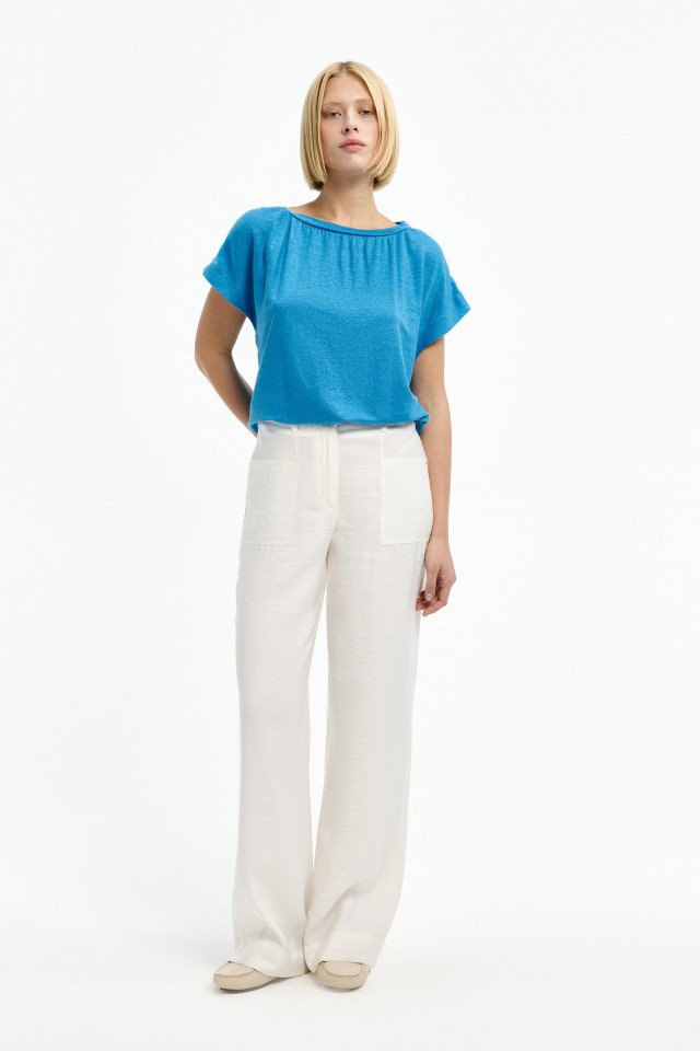 Lookbook: Hose mit hoher Taille + Leinen-T-Shirt + Runner-Loafer 