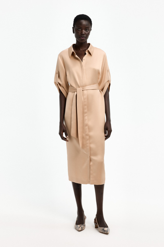Lookbook: Robe chemise en satin + Slingback confortable