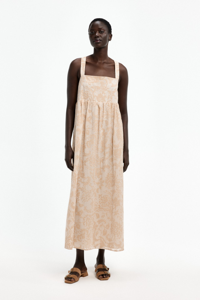 Lookbook: Langes Kleid in Spitzenoptik + Stilvolle Slippers